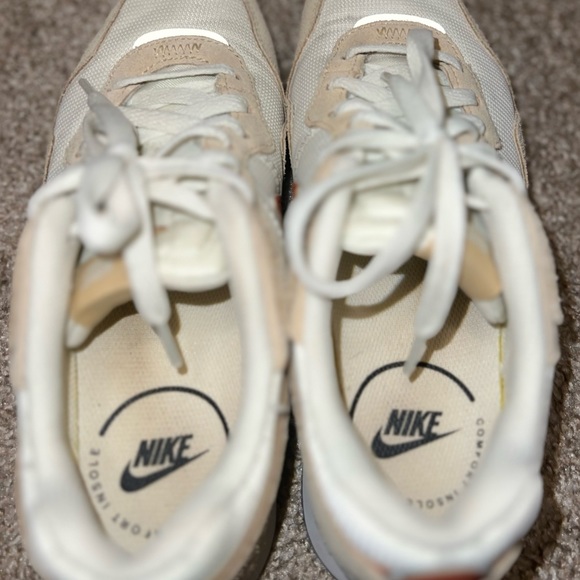 nike sneakers - Picture 4 of 6